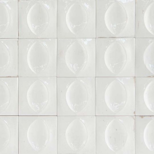 Aquatica Bianco 3D Egg deco tile close-up